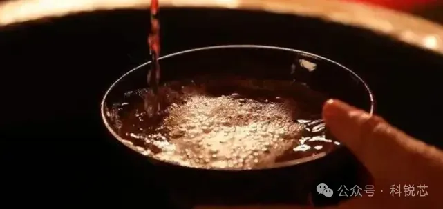 DƬ